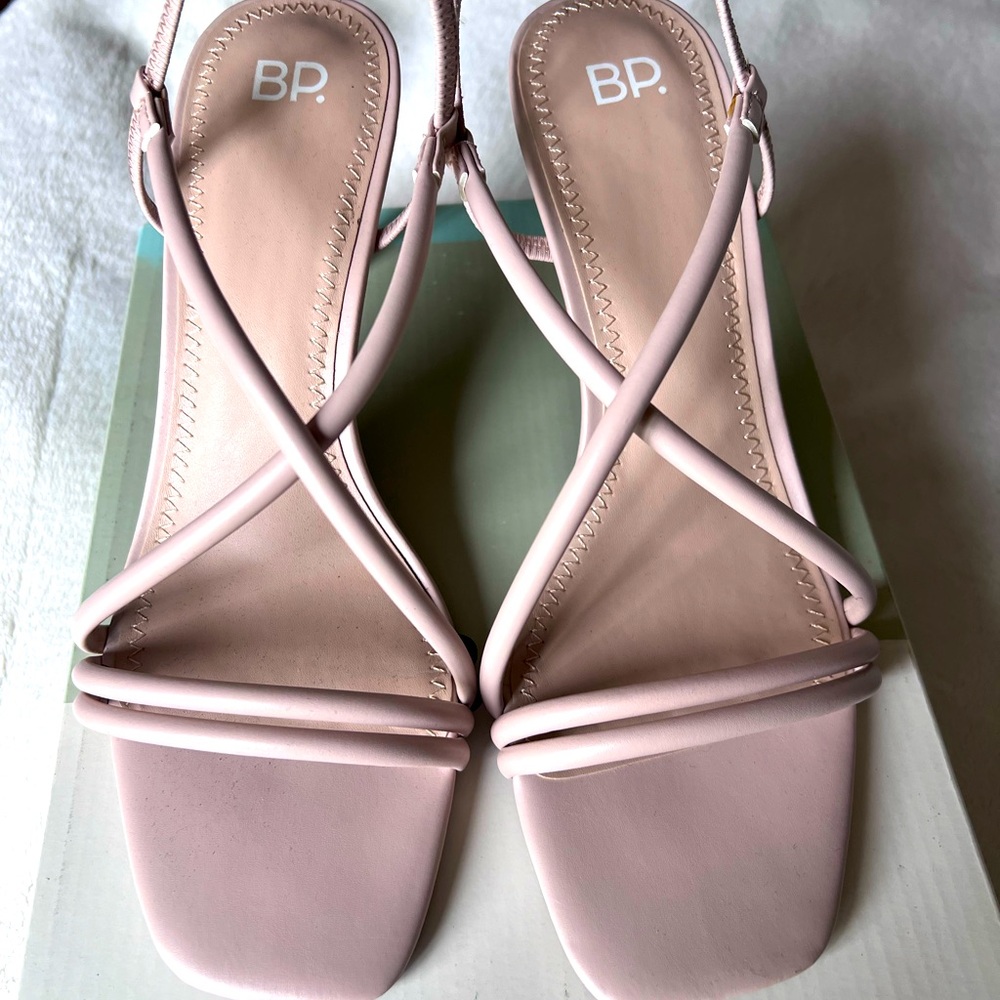 BP comfort shoes. Soft sole for comfort excellent heel size.